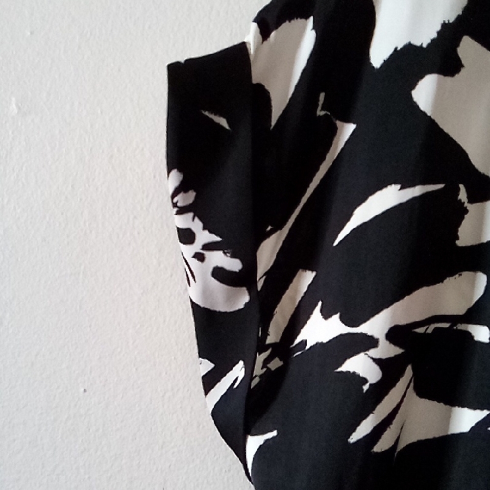Nine West Black and White Floral Short Sleeve Blouse - Picture 4 of 6